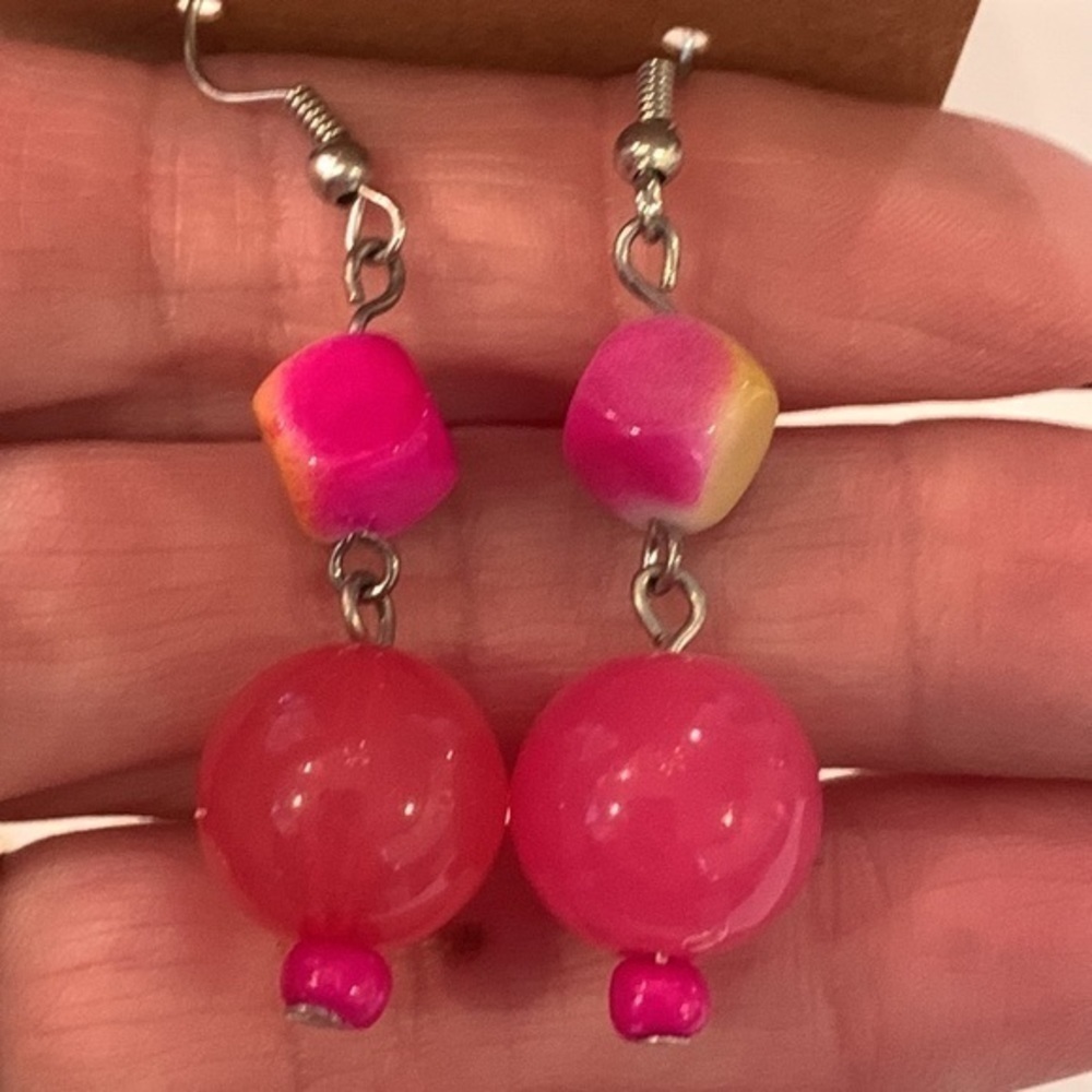 💐5/25 hot pink glass bell bead cube dangle drop fun earrings - Picture 5 of 7